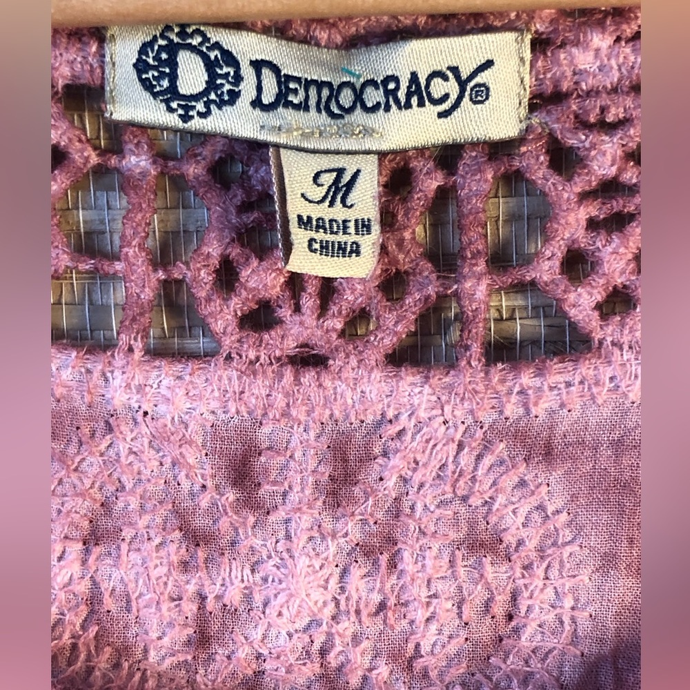 DEMOCRACY boho lace trim top sz M Beautiful mauve color Bell sleeves 💯 cotton - Picture 3 of 5